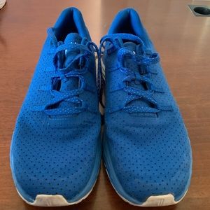 Woman’s NOBULL sneakers size 8